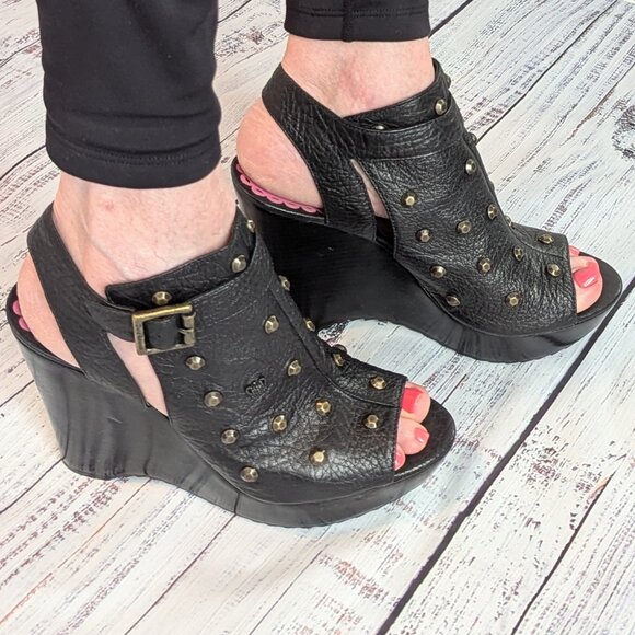 Juicy Couture NWOB 7M Wheeler Open Toe Wedge Heel Sandals Black Soft Leather - Picture 9 of 12